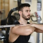 Przysiad ze sztangą od A do Z: technika, progresja i zero bólu kolan