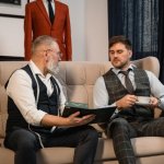 Jak składać poszetkę: 9 stylowych wzorów, które odmienią każdą marynarkę