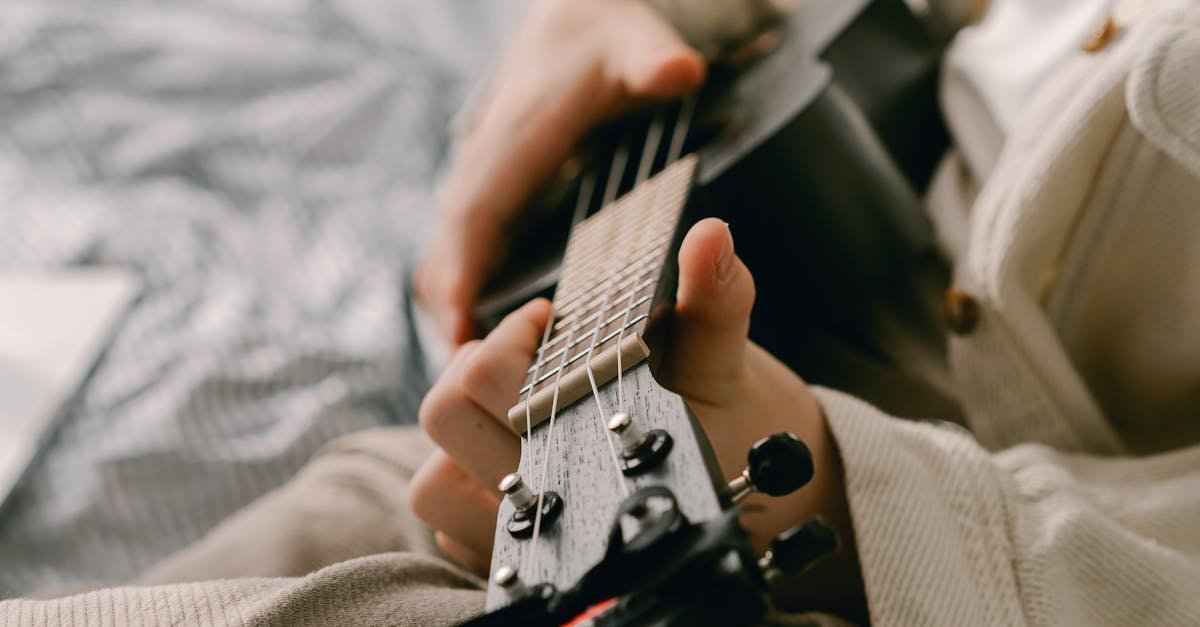 Mały instrument, wielka radość: jak szybko zacząć grać na ukulele