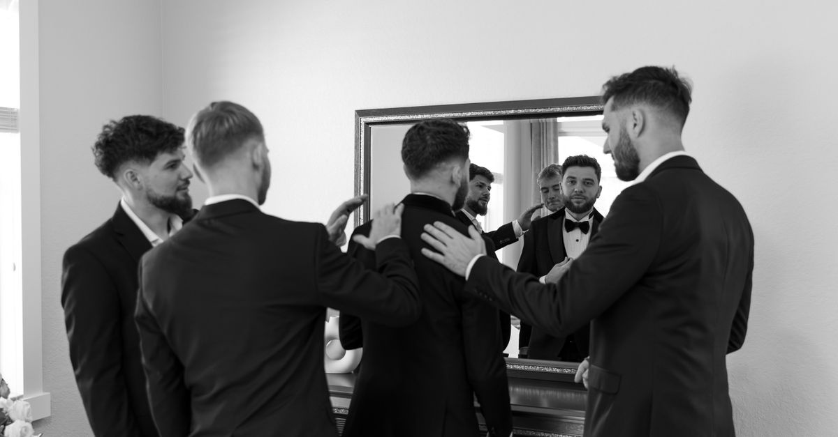 Sekret perfekcyjnego smokingu: jak dobrać męską muchę, która robi wrażenie
